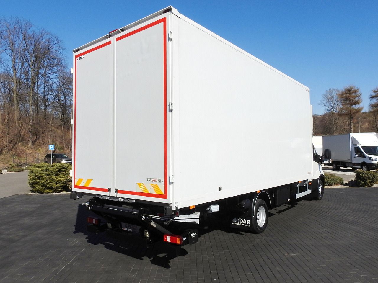 IVECO DAILY 70C18 BOX LIFT 14 PALLETS WEBASTO CRUISE CONTROL NAVIGATION LED LIGHTS TWIN WHEELS AIR CONDITIONING 180HP - Camión caja cerrada: foto 3 IVECO DAILY 70C18 BOX LIFT 14 PALLETS WEBASTO CRUISE CONTROL NAVIGATION LED LIGHTS TWIN WHEELS AIR CONDITIONING 180HP - Camión caja cerrada: foto 3