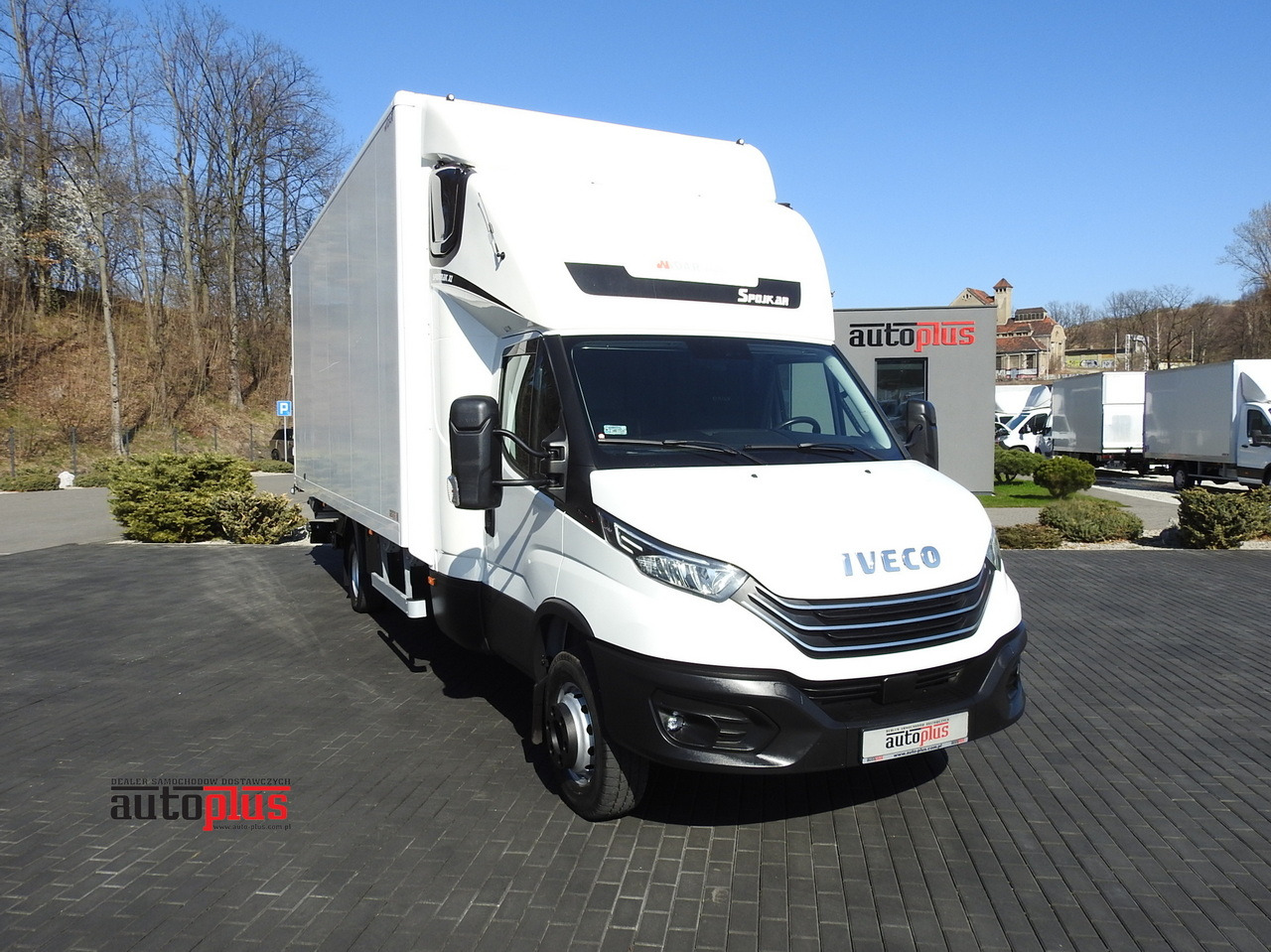 IVECO DAILY 70C18 BOX LIFT 14 PALLETS WEBASTO CRUISE CONTROL NAVIGATION LED LIGHTS TWIN WHEELS AIR CONDITIONING 180HP - Camión caja cerrada: foto 1 IVECO DAILY 70C18 BOX LIFT 14 PALLETS WEBASTO CRUISE CONTROL NAVIGATION LED LIGHTS TWIN WHEELS AIR CONDITIONING 180HP - Camión caja cerrada: foto 1