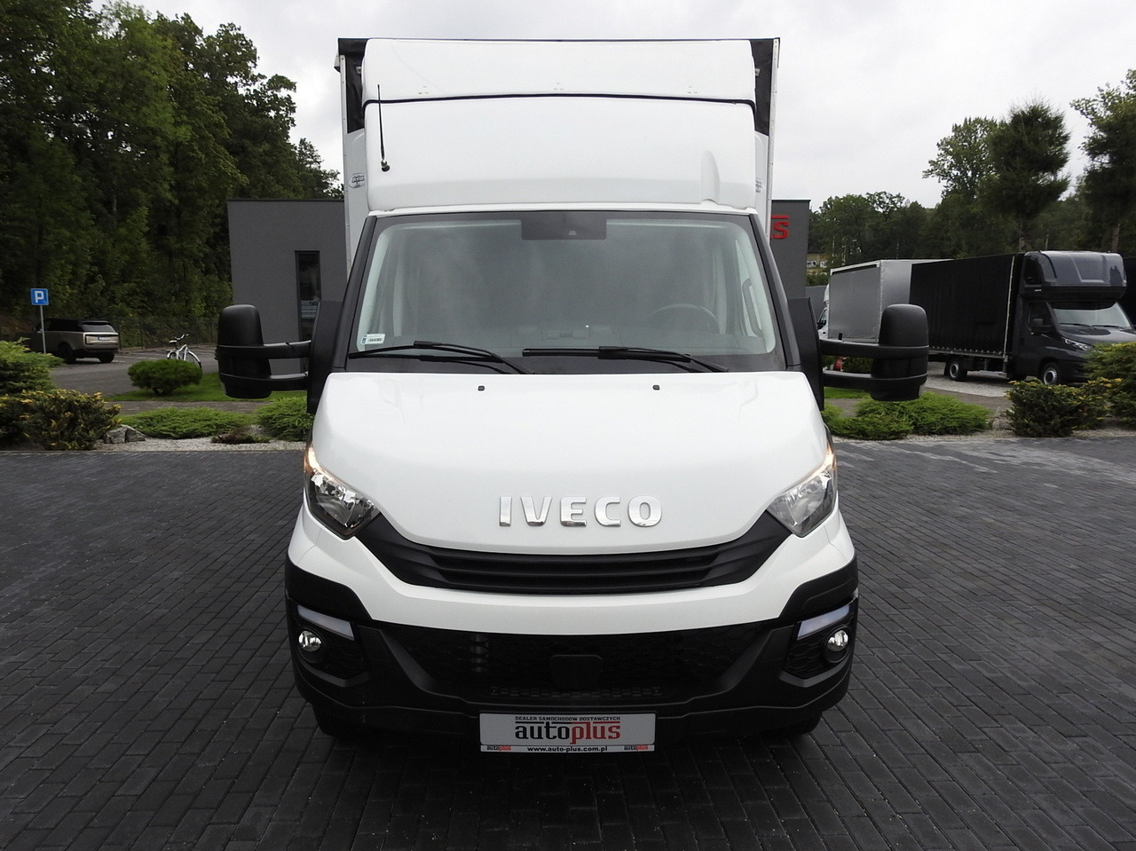 IVECO DAILY 70C18 TARPAULIN LIFT 12 PALLETS WEBASTO CRUISE CONTROL TWIN WHEELS AIR CONDITIONING 180HP - Furgoneta con caja de lona: foto 5 IVECO DAILY 70C18 TARPAULIN LIFT 12 PALLETS WEBASTO CRUISE CONTROL TWIN WHEELS AIR CONDITIONING 180HP - Furgoneta con caja de lona: foto 5