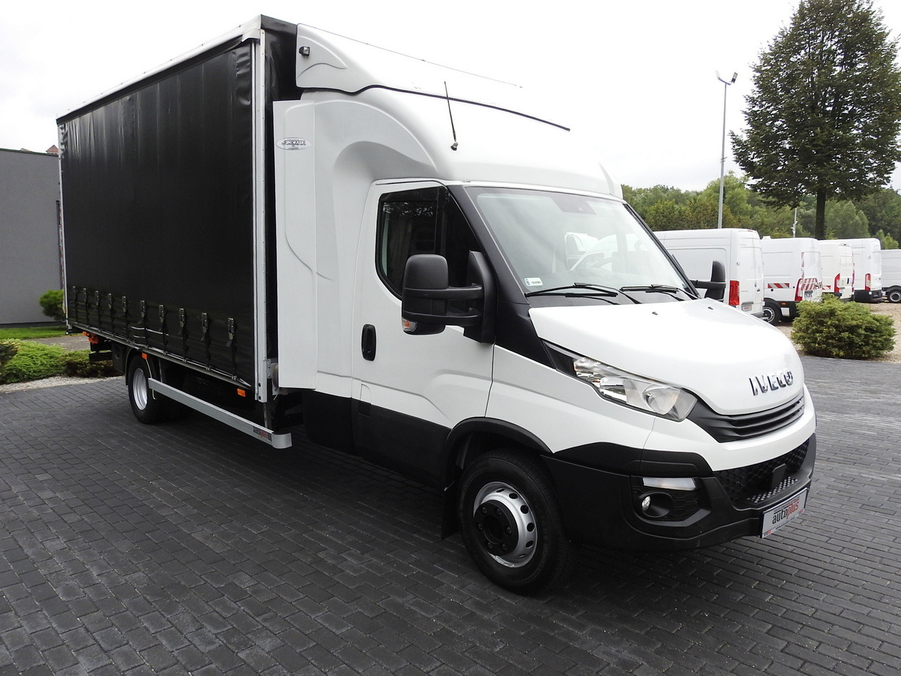 IVECO DAILY 70C18 TARPAULIN LIFT 12 PALLETS WEBASTO CRUISE CONTROL TWIN WHEELS AIR CONDITIONING 180HP - Camión lona: foto 4 IVECO DAILY 70C18 TARPAULIN LIFT 12 PALLETS WEBASTO CRUISE CONTROL TWIN WHEELS AIR CONDITIONING 180HP - Camión lona: foto 4