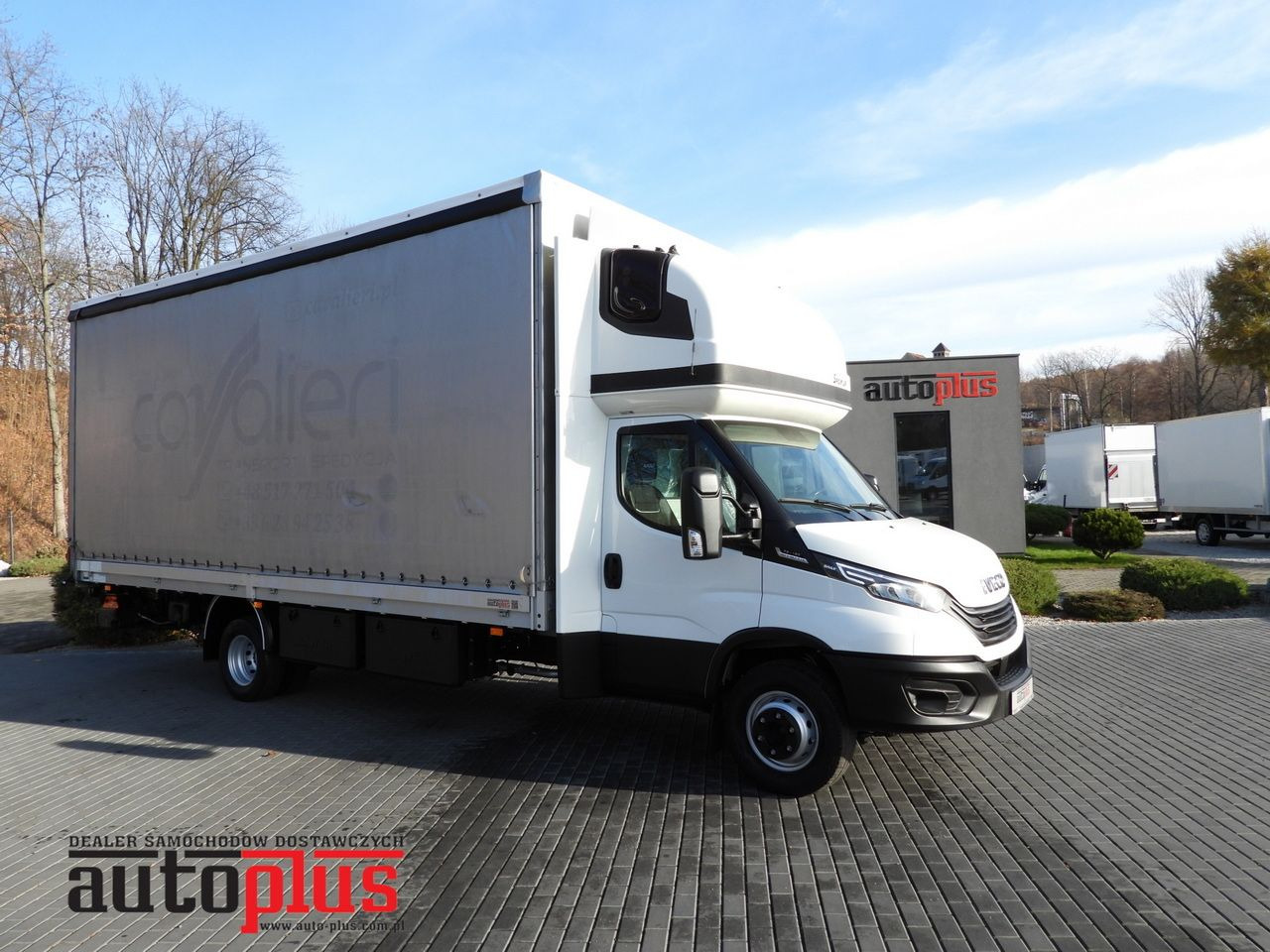 IVECO DAILY 70C18 TARPAULIN LIFT 16 PALLETS WEBASTO CRUISE CONTROL NAVIGATION LED LIGHTS PNEUMATICS AUTOMATIC TRANSMISSION HI-MATIC TWIN WHEELS AIR CONDITIONING 180HP - Camión lona: foto 1 IVECO DAILY 70C18 TARPAULIN LIFT 16 PALLETS WEBASTO CRUISE CONTROL NAVIGATION LED LIGHTS PNEUMATICS AUTOMATIC TRANSMISSION HI-MATIC TWIN WHEELS AIR CONDITIONING 180HP - Camión lona: foto 1