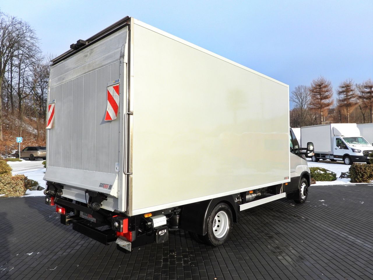IVECO DAILY 72C18 REGRIGERATOR BOX -10*C LIFT 9 PALLETS POWER SUPPLY 230V CRUISE CONTROL NAVIGATION PNEUMATICS AUTOMATIC TRANSMISSION HI-MATIC TWIN WHEELS AIR CONDITIONING 180HP - Frigorífico camión: foto 3 IVECO DAILY 72C18 REGRIGERATOR BOX -10*C LIFT 9 PALLETS POWER SUPPLY 230V CRUISE CONTROL NAVIGATION PNEUMATICS AUTOMATIC TRANSMISSION HI-MATIC TWIN WHEELS AIR CONDITIONING 180HP - Frigorífico camión: foto 3