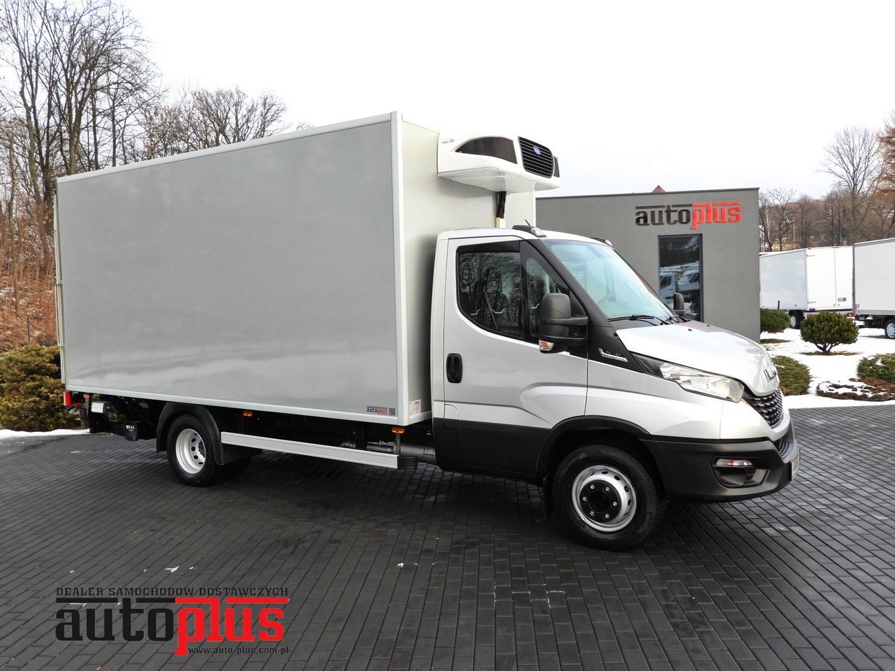 IVECO DAILY 72C18 REGRIGERATOR BOX -10*C LIFT 9 PALLETS POWER SUPPLY 230V CRUISE CONTROL NAVIGATION PNEUMATICS AUTOMATIC TRANSMISSION HI-MATIC TWIN WHEELS AIR CONDITIONING 180HP - Frigorífico camión: foto 1 IVECO DAILY 72C18 REGRIGERATOR BOX -10*C LIFT 9 PALLETS POWER SUPPLY 230V CRUISE CONTROL NAVIGATION PNEUMATICS AUTOMATIC TRANSMISSION HI-MATIC TWIN WHEELS AIR CONDITIONING 180HP - Frigorífico camión: foto 1
