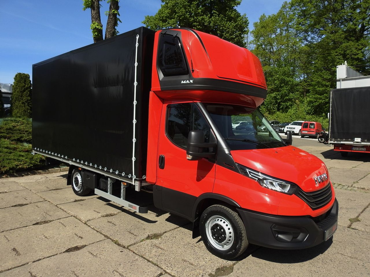 IVECO DAILY NEW TARPAULIN 10 PALLETS WEBASTO CRUISE CONTROL NAVIGATION AIR CONDITIONING LED LIGHTS  180HP - Furgoneta con caja de lona: foto 4 IVECO DAILY NEW TARPAULIN 10 PALLETS WEBASTO CRUISE CONTROL NAVIGATION AIR CONDITIONING LED LIGHTS  180HP - Furgoneta con caja de lona: foto 4