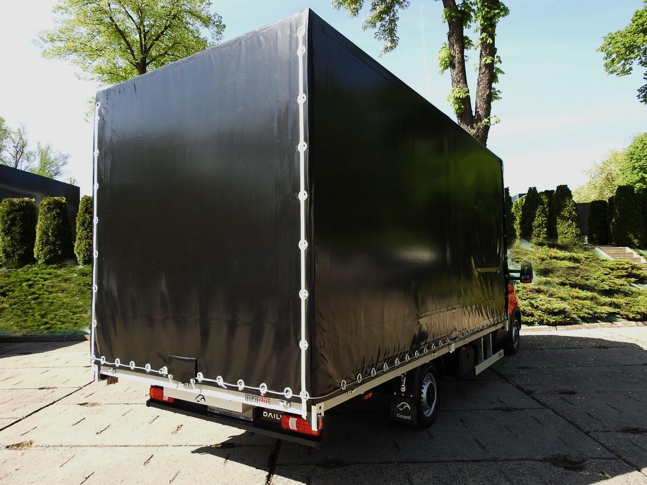 IVECO DAILY NEW TARPAULIN 10 PALLETS WEBASTO CRUISE CONTROL NAVIGATION AIR CONDITIONING LED LIGHTS  180HP - Furgoneta con caja de lona: foto 3 IVECO DAILY NEW TARPAULIN 10 PALLETS WEBASTO CRUISE CONTROL NAVIGATION AIR CONDITIONING LED LIGHTS  180HP - Furgoneta con caja de lona: foto 3