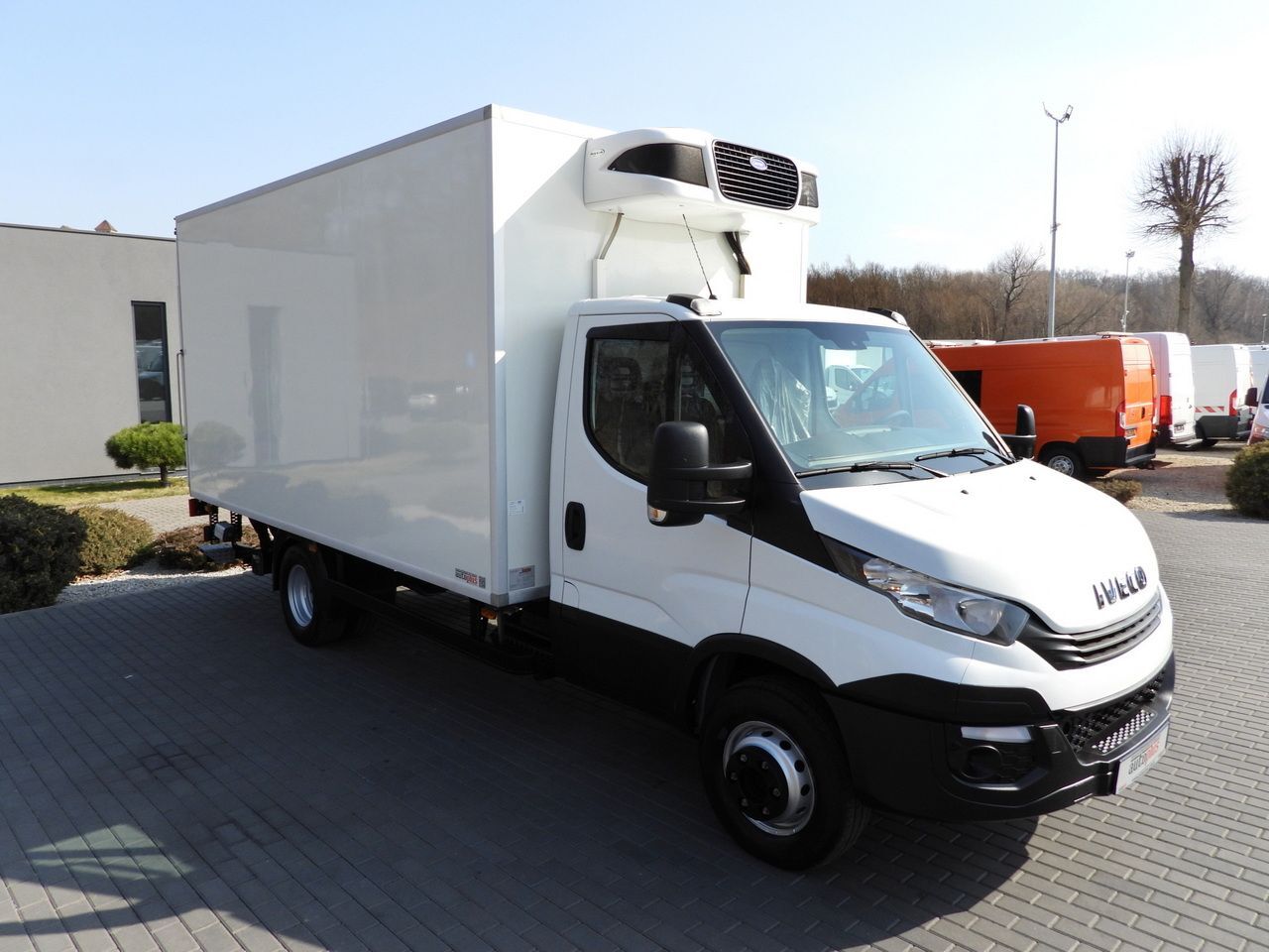 IVECO DAILY REGRIGERATOR BOX -10*C LIFT 9 PALLETS POWER SUPPLY 230V CRUISE CONTROL PNEUMATICS AUTOMATIC TRANSMISSION HI-MATIC TWIN WHEELS AIR CONDITIONING 170HP - Frigorífico camión: foto 4 IVECO DAILY REGRIGERATOR BOX -10*C LIFT 9 PALLETS POWER SUPPLY 230V CRUISE CONTROL PNEUMATICS AUTOMATIC TRANSMISSION HI-MATIC TWIN WHEELS AIR CONDITIONING 170HP - Frigorífico camión: foto 4