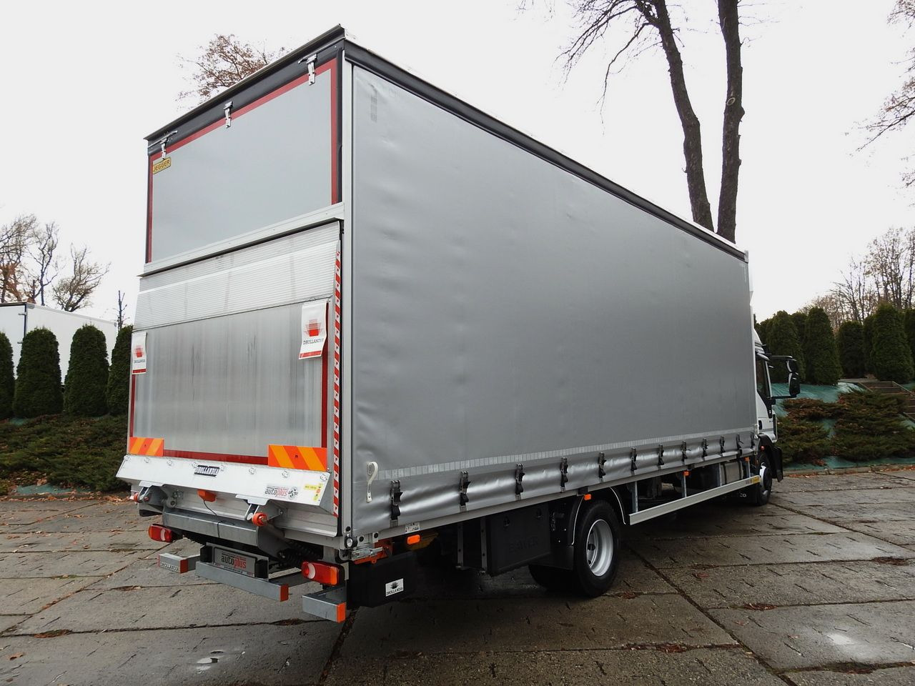 IVECO EUROCARGO 120-250 NEW TARPAULIN LIFT 18 PALLETS WEBASTO CRUISE CONTROL AIR CONDITIONING LED LIGHTS PNEUMATICS AUTOMATIC TRANSMISSION HI-MATIC 250HP - Furgoneta con caja de lona: foto 3 IVECO EUROCARGO 120-250 NEW TARPAULIN LIFT 18 PALLETS WEBASTO CRUISE CONTROL AIR CONDITIONING LED LIGHTS PNEUMATICS AUTOMATIC TRANSMISSION HI-MATIC 250HP - Furgoneta con caja de lona: foto 3