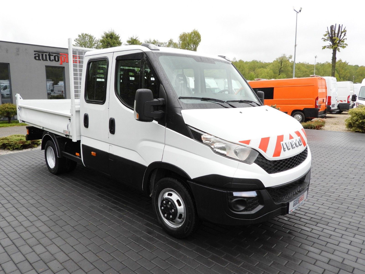 Iveco DAILY 35C13 KIPPER DOPPELKABINE DOKA 7 SITZE A/C - Volquete furgoneta, Furgoneta combi: foto 4 Iveco DAILY 35C13 KIPPER DOPPELKABINE DOKA 7 SITZE A/C - Volquete furgoneta, Furgoneta combi: foto 4