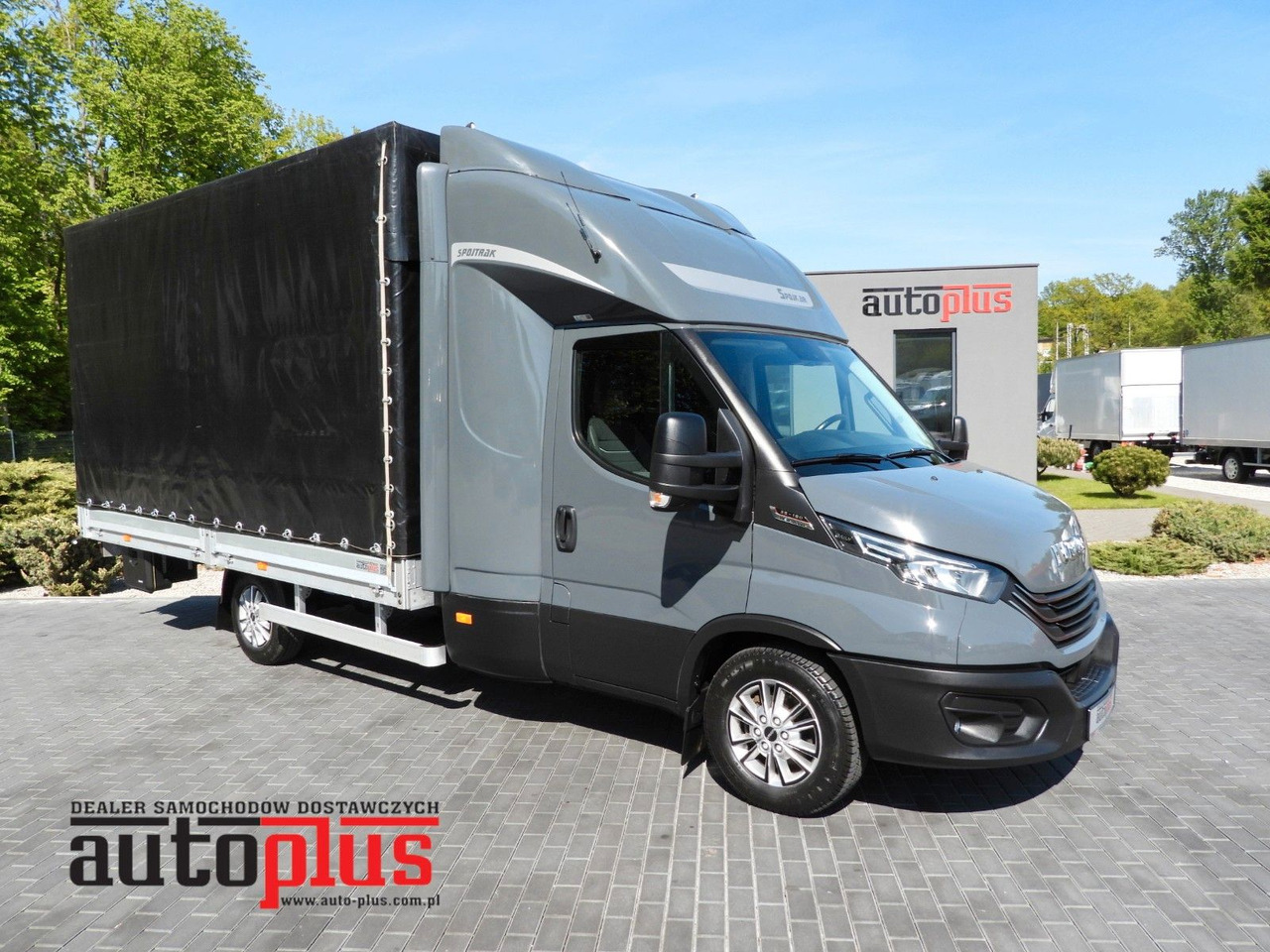 Iveco DAILY 35S18 PRITSCHE PLANE 10 PALETTEN WEBASTO - Furgoneta con caja de lona, Furgoneta combi: foto 1 Iveco DAILY 35S18 PRITSCHE PLANE 10 PALETTEN WEBASTO - Furgoneta con caja de lona, Furgoneta combi: foto 1