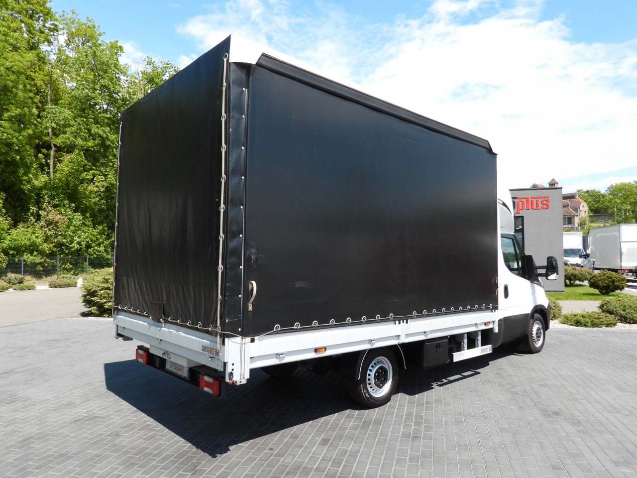 Iveco DAILY 35S18 PRITSCHE PLANE 10 PALETTEN WEBASTO - Furgoneta con caja de lona, Furgoneta combi: foto 3 Iveco DAILY 35S18 PRITSCHE PLANE 10 PALETTEN WEBASTO - Furgoneta con caja de lona, Furgoneta combi: foto 3