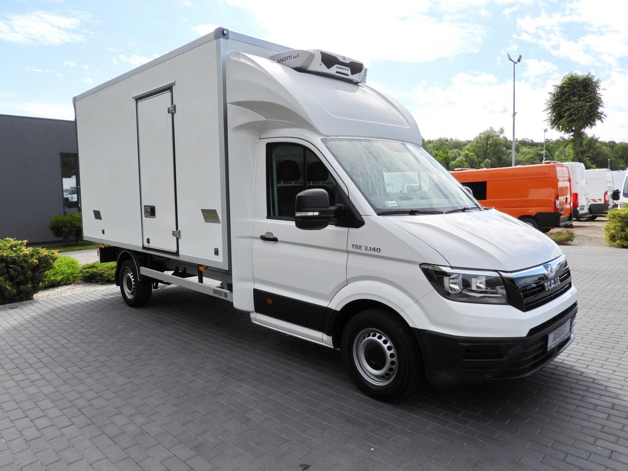 MAN TGE 3.140 REGRIGERATOR BOX -1*C 8 PALLETS HEATING FUNCTION CRUISE CONTROL PNEUMATICS AIR CONDITIONING 140HP - Frigorífico furgoneta: foto 4 MAN TGE 3.140 REGRIGERATOR BOX -1*C 8 PALLETS HEATING FUNCTION CRUISE CONTROL PNEUMATICS AIR CONDITIONING 140HP - Frigorífico furgoneta: foto 4