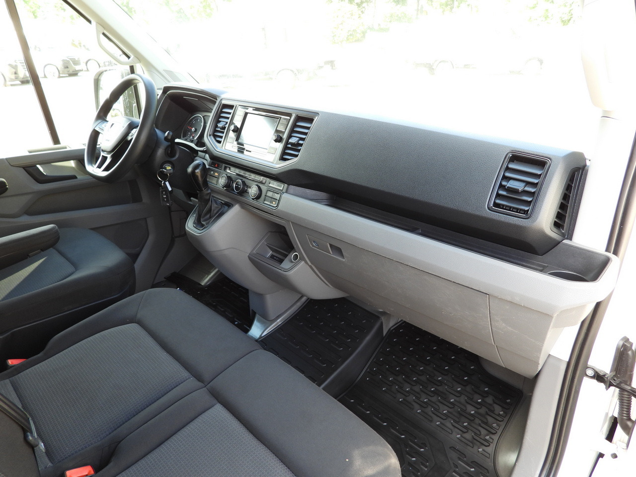 Leasing financiero de MAN TGE REFRIGERATOR VAN -5*C POWER SUPPLY 230V CRUISE CONTROL AUTOMATIC TRANSMISSION AIR CONDITIONING 180HP leasing MAN TGE REFRIGERATOR VAN -5*C POWER SUPPLY 230V CRUISE CONTROL AUTOMATIC TRANSMISSION AIR CONDITIONING 180HP: foto 45 Leasing financiero de MAN TGE REFRIGERATOR VAN -5*C POWER SUPPLY 230V CRUISE CONTROL AUTOMATIC TRANSMISSION AIR CONDITIONING 180HP leasing MAN TGE REFRIGERATOR VAN -5*C POWER SUPPLY 230V CRUISE CONTROL AUTOMATIC TRANSMISSION AIR CONDITIONING 180HP: foto 45