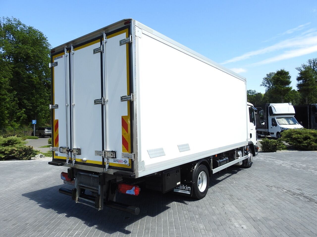 MAN TGL 10.180 REGRIGERATOR BOX -20*C 11 PALLETS POWER SUPPLY 230V AIR CONDITIONING PNEUMATICS TWIN WHEELS 180HP - Frigorífico camión: foto 3 MAN TGL 10.180 REGRIGERATOR BOX -20*C 11 PALLETS POWER SUPPLY 230V AIR CONDITIONING PNEUMATICS TWIN WHEELS 180HP - Frigorífico camión: foto 3