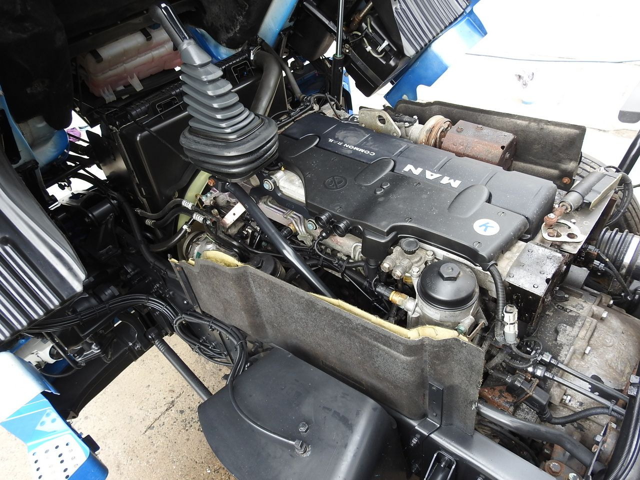 Camión lona MAN TGM 15.290 TARPAULIN LIFT 18 PALLETS CRUISE CONTROL TWIN WHEELS AIR CONDITIONING 290HP: foto 40 Camión lona MAN TGM 15.290 TARPAULIN LIFT 18 PALLETS CRUISE CONTROL TWIN WHEELS AIR CONDITIONING 290HP: foto 40