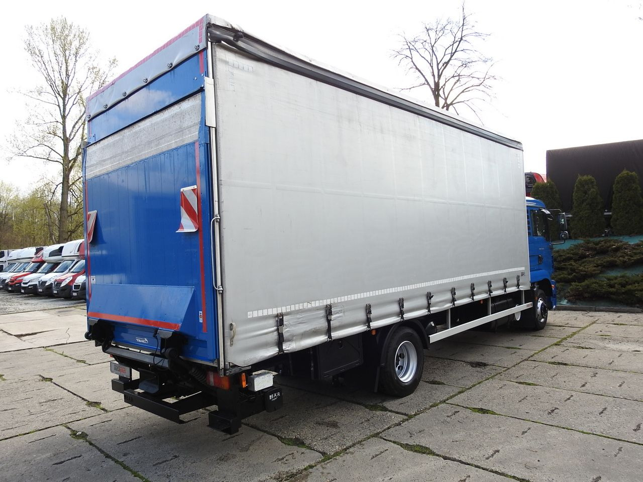 Camión lona MAN TGM 15.290 TARPAULIN LIFT 18 PALLETS CRUISE CONTROL TWIN WHEELS AIR CONDITIONING 290HP: foto 16 Camión lona MAN TGM 15.290 TARPAULIN LIFT 18 PALLETS CRUISE CONTROL TWIN WHEELS AIR CONDITIONING 290HP: foto 16