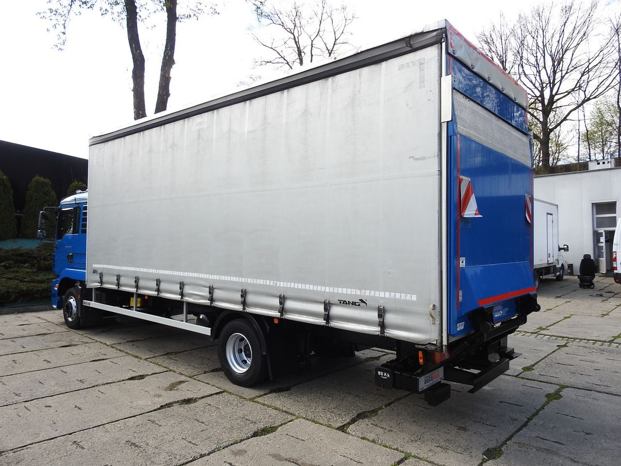 Camión lona MAN TGM 15.290 TARPAULIN LIFT 18 PALLETS CRUISE CONTROL TWIN WHEELS AIR CONDITIONING 290HP: foto 10 Camión lona MAN TGM 15.290 TARPAULIN LIFT 18 PALLETS CRUISE CONTROL TWIN WHEELS AIR CONDITIONING 290HP: foto 10