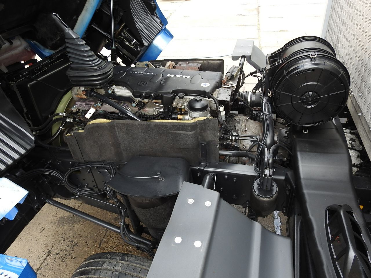 Camión lona MAN TGM 15.290 TARPAULIN LIFT 18 PALLETS CRUISE CONTROL TWIN WHEELS AIR CONDITIONING 290HP: foto 38 Camión lona MAN TGM 15.290 TARPAULIN LIFT 18 PALLETS CRUISE CONTROL TWIN WHEELS AIR CONDITIONING 290HP: foto 38