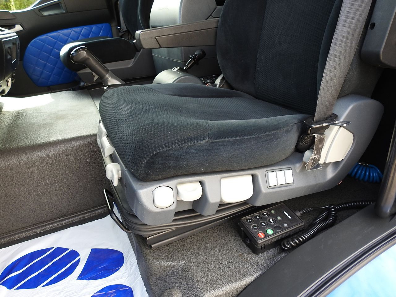 Camión lona MAN TGM 15.290 TARPAULIN LIFT 18 PALLETS CRUISE CONTROL TWIN WHEELS AIR CONDITIONING 290HP: foto 43 Camión lona MAN TGM 15.290 TARPAULIN LIFT 18 PALLETS CRUISE CONTROL TWIN WHEELS AIR CONDITIONING 290HP: foto 43