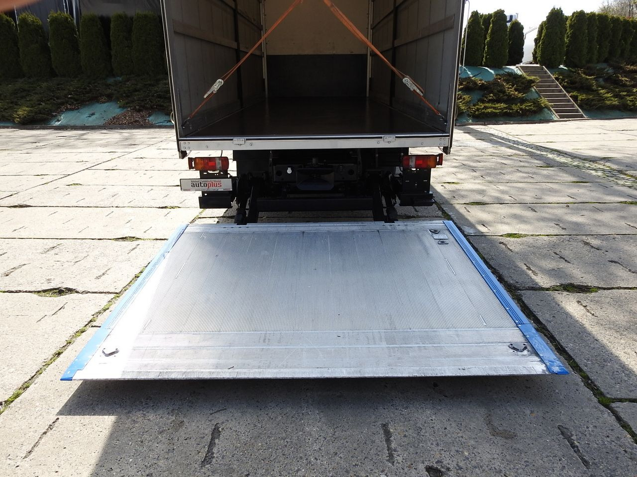 Camión lona MAN TGM 15.290 TARPAULIN LIFT 18 PALLETS CRUISE CONTROL TWIN WHEELS AIR CONDITIONING 290HP: foto 14 Camión lona MAN TGM 15.290 TARPAULIN LIFT 18 PALLETS CRUISE CONTROL TWIN WHEELS AIR CONDITIONING 290HP: foto 14