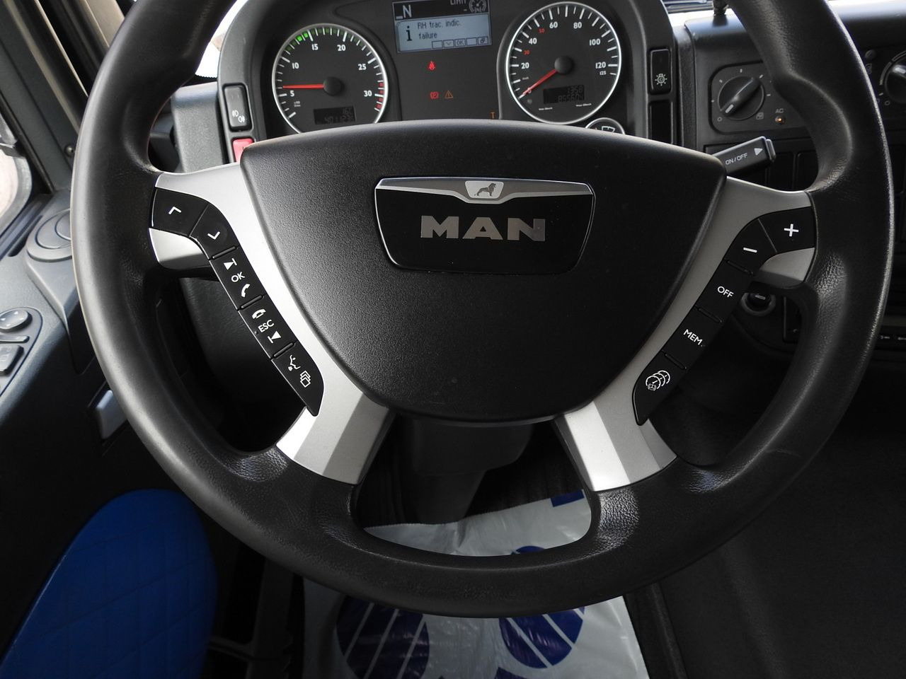 Camión lona MAN TGM 15.290 TARPAULIN LIFT 18 PALLETS CRUISE CONTROL TWIN WHEELS AIR CONDITIONING 290HP: foto 45 Camión lona MAN TGM 15.290 TARPAULIN LIFT 18 PALLETS CRUISE CONTROL TWIN WHEELS AIR CONDITIONING 290HP: foto 45