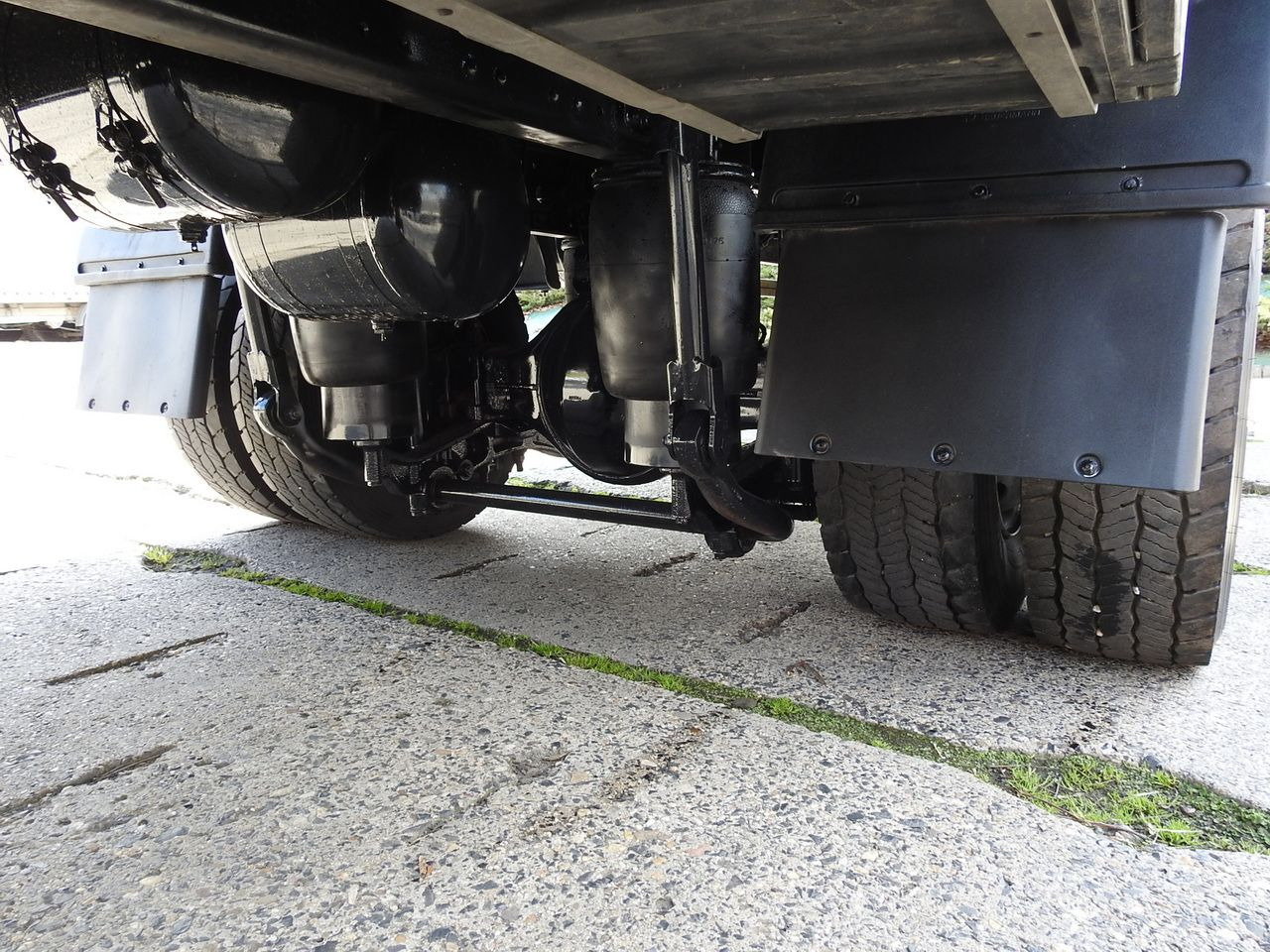 Camión lona MAN TGM 15.290 TARPAULIN LIFT 18 PALLETS CRUISE CONTROL TWIN WHEELS AIR CONDITIONING 290HP: foto 33 Camión lona MAN TGM 15.290 TARPAULIN LIFT 18 PALLETS CRUISE CONTROL TWIN WHEELS AIR CONDITIONING 290HP: foto 33