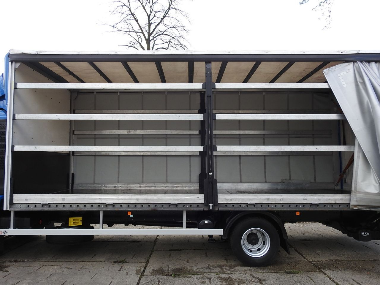 Camión lona MAN TGM 15.290 TARPAULIN LIFT 18 PALLETS CRUISE CONTROL TWIN WHEELS AIR CONDITIONING 290HP: foto 35 Camión lona MAN TGM 15.290 TARPAULIN LIFT 18 PALLETS CRUISE CONTROL TWIN WHEELS AIR CONDITIONING 290HP: foto 35