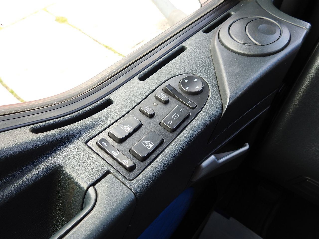 Camión lona MAN TGM 15.290 TARPAULIN LIFT 18 PALLETS CRUISE CONTROL TWIN WHEELS AIR CONDITIONING 290HP: foto 42 Camión lona MAN TGM 15.290 TARPAULIN LIFT 18 PALLETS CRUISE CONTROL TWIN WHEELS AIR CONDITIONING 290HP: foto 42