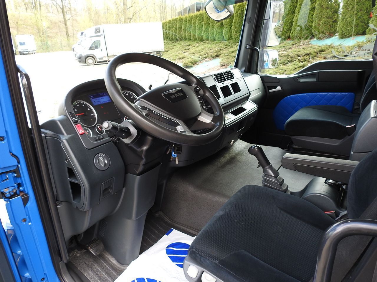 MAN TGM 15.290 TARPAULIN LIFT 18 PALLETS CRUISE CONTROL TWIN WHEELS AIR CONDITIONING 290HP - Camión lona: foto 2 MAN TGM 15.290 TARPAULIN LIFT 18 PALLETS CRUISE CONTROL TWIN WHEELS AIR CONDITIONING 290HP - Camión lona: foto 2