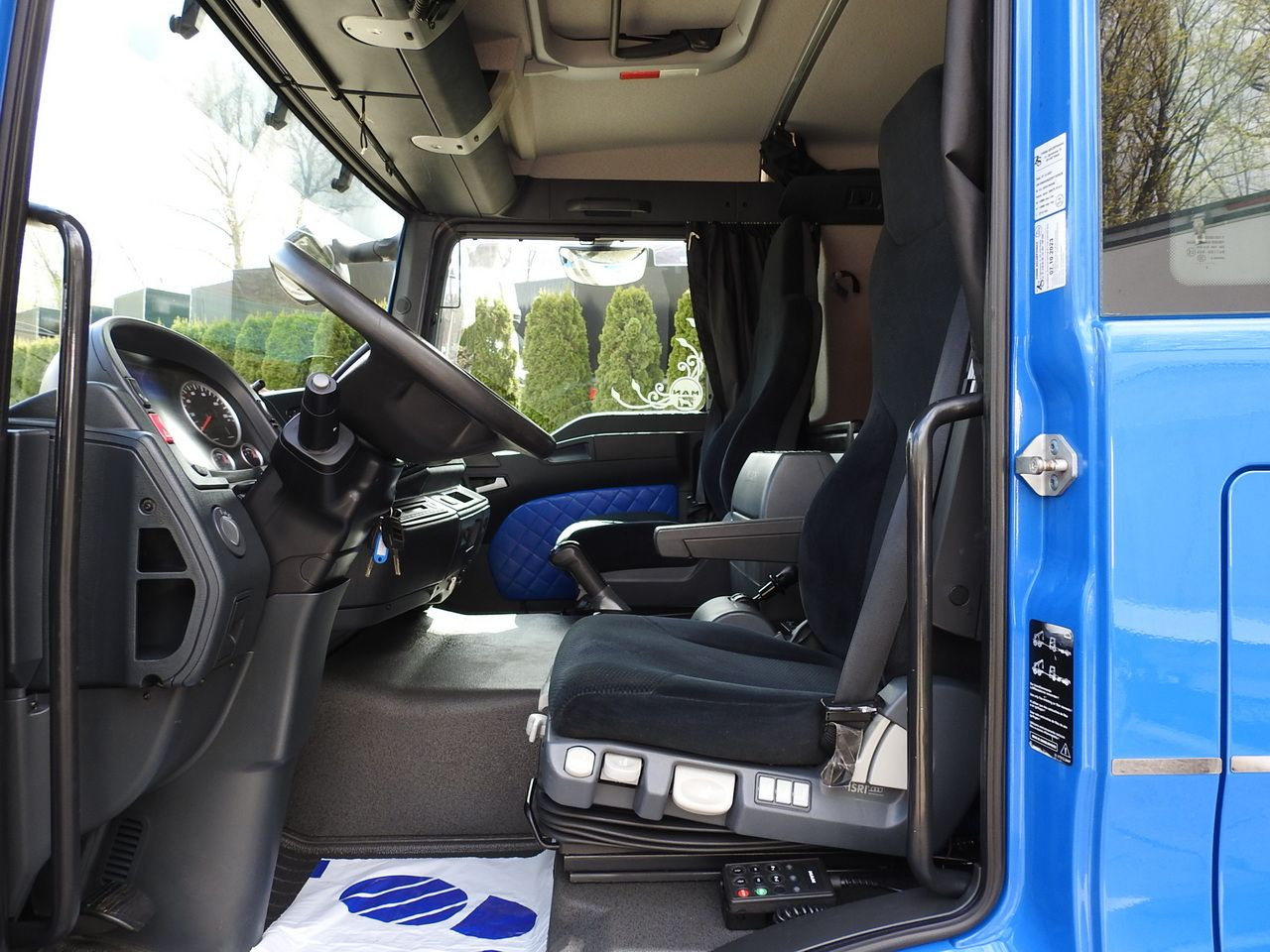 Camión lona MAN TGM 15.290 TARPAULIN LIFT 18 PALLETS CRUISE CONTROL TWIN WHEELS AIR CONDITIONING 290HP: foto 41 Camión lona MAN TGM 15.290 TARPAULIN LIFT 18 PALLETS CRUISE CONTROL TWIN WHEELS AIR CONDITIONING 290HP: foto 41