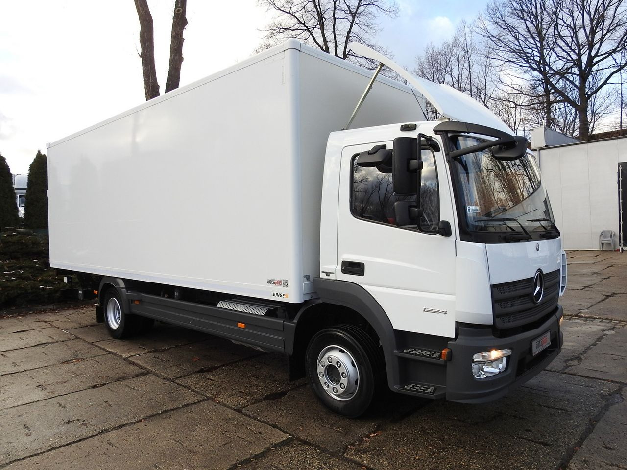 MERCEDES ATEGO 12.24 BOX LIFT 18 PALLETS CRUISE CONTROL AUTOMATIC TRANSMISSION TWIN WHEELS AIR CONDITIONING 240HP - Furgoneta: foto 4 MERCEDES ATEGO 12.24 BOX LIFT 18 PALLETS CRUISE CONTROL AUTOMATIC TRANSMISSION TWIN WHEELS AIR CONDITIONING 240HP - Furgoneta: foto 4