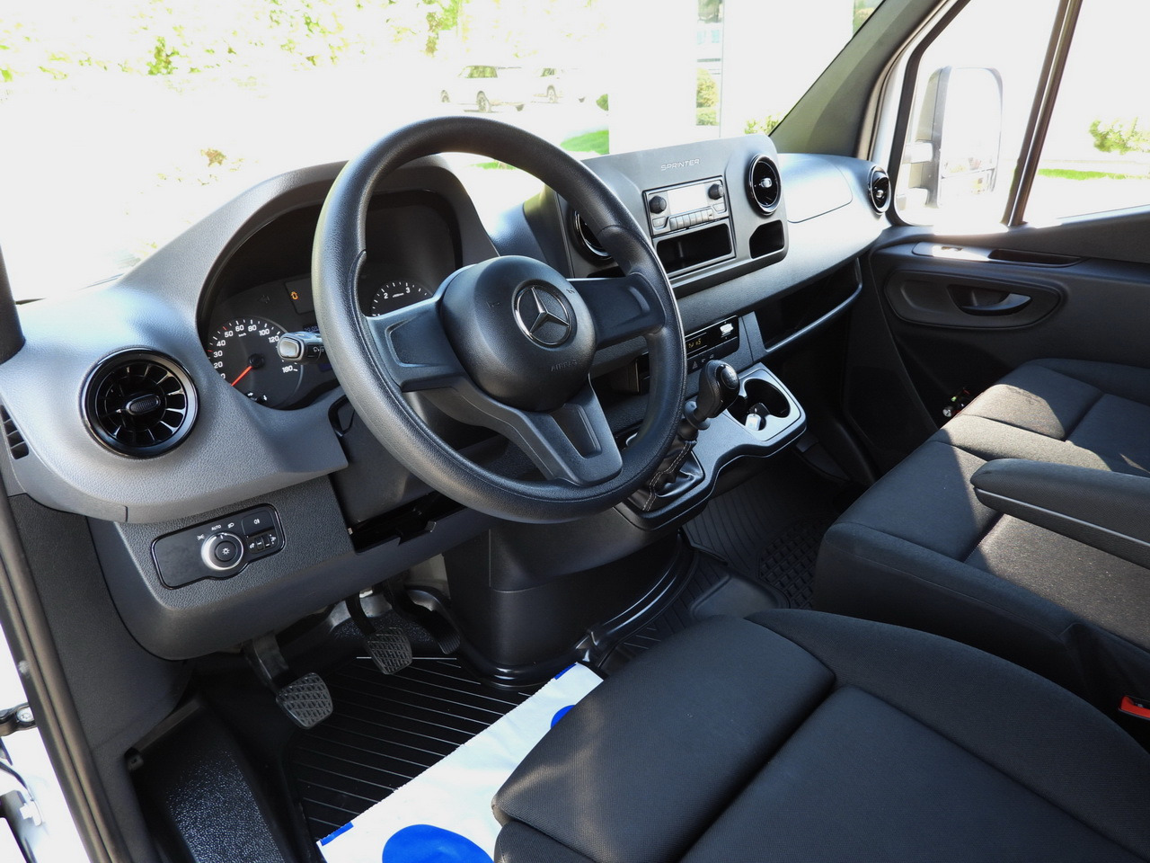 MERCEDES SPRINTER 315 BOX LIFT 8 PALLETS AIR CONDITIONING  150HP - Frigorífico furgoneta: foto 2 MERCEDES SPRINTER 315 BOX LIFT 8 PALLETS AIR CONDITIONING  150HP - Frigorífico furgoneta: foto 2