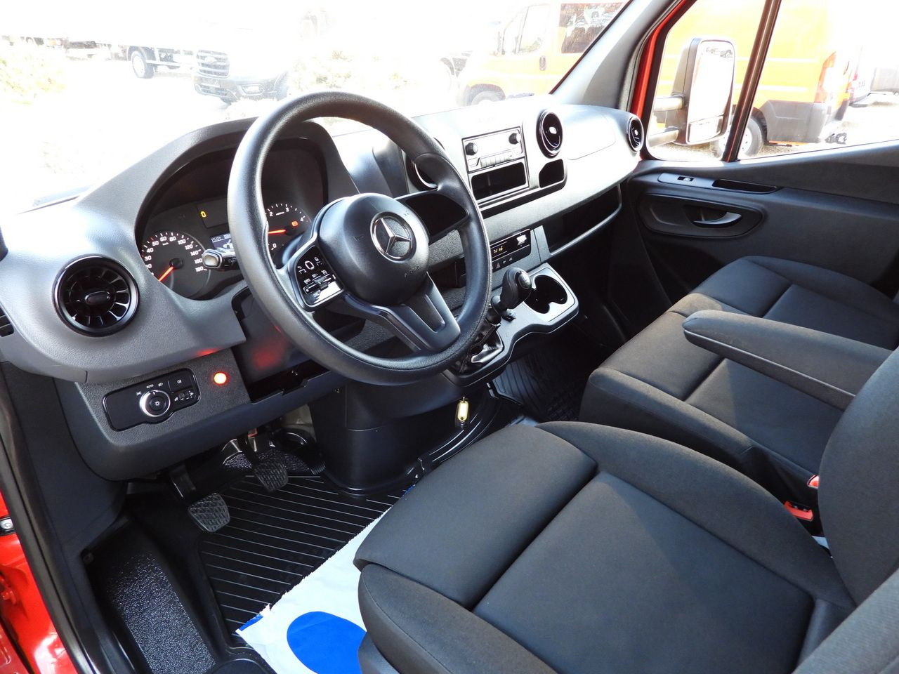 MERCEDES SPRINTER 316 TARPAULIN LIFT 8 PALLETS WEBASTO CRUISE CONTROL AIR CONDITIONING  160HP - Furgoneta con caja de lona: foto 2 MERCEDES SPRINTER 316 TARPAULIN LIFT 8 PALLETS WEBASTO CRUISE CONTROL AIR CONDITIONING  160HP - Furgoneta con caja de lona: foto 2