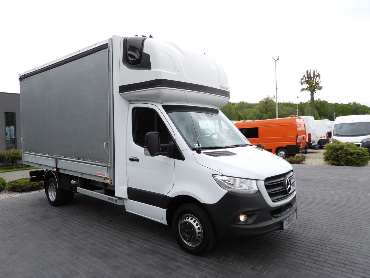 MERCEDES SPRINTER 519 TARPAULIN 8 PALLETS WEBASTO CRUISE CONTROL TWIN WHEELS AIR CONDITIONING 190HP - Furgoneta con caja de lona: foto 4 MERCEDES SPRINTER 519 TARPAULIN 8 PALLETS WEBASTO CRUISE CONTROL TWIN WHEELS AIR CONDITIONING 190HP - Furgoneta con caja de lona: foto 4