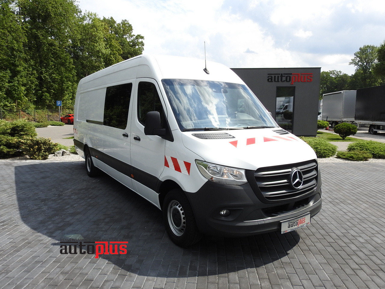 MERCEDES SPRINTER BOX DELIVERY VAN 5 SEATS CRUISE CONTROL NAVIGATION AIR CONDITIONING AUTOMATIC TRANSMISSION 160HP - Furgón: foto 1 MERCEDES SPRINTER BOX DELIVERY VAN 5 SEATS CRUISE CONTROL NAVIGATION AIR CONDITIONING AUTOMATIC TRANSMISSION 160HP - Furgón: foto 1