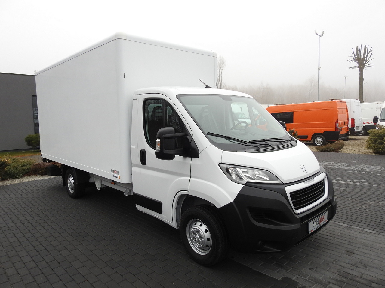 PEUGEOT BOXER BOX LIFT 8 PALLETS CRUISE CONTROL AIR CONDITIONING 140HP - Furgoneta: foto 4 PEUGEOT BOXER BOX LIFT 8 PALLETS CRUISE CONTROL AIR CONDITIONING 140HP - Furgoneta: foto 4