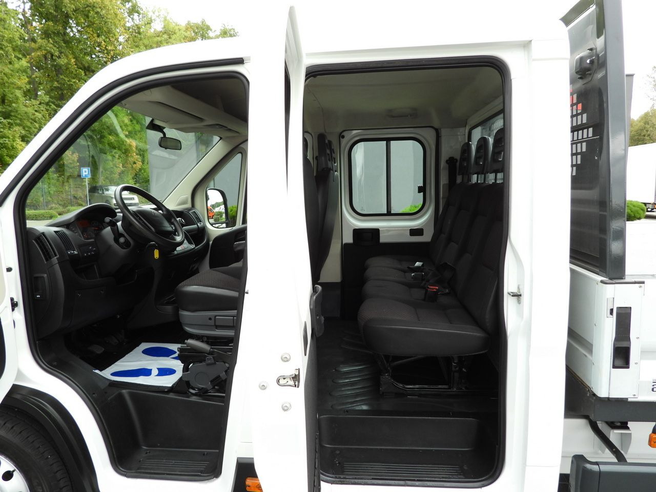 PEUGEOT BOXER STAKE BODY DOUBLE CABIN DOKA 7 SEATS CRUISE CONTROL AIR CONDITIONING 140HP - Furgoneta combi: foto 5 PEUGEOT BOXER STAKE BODY DOUBLE CABIN DOKA 7 SEATS CRUISE CONTROL AIR CONDITIONING 140HP - Furgoneta combi: foto 5