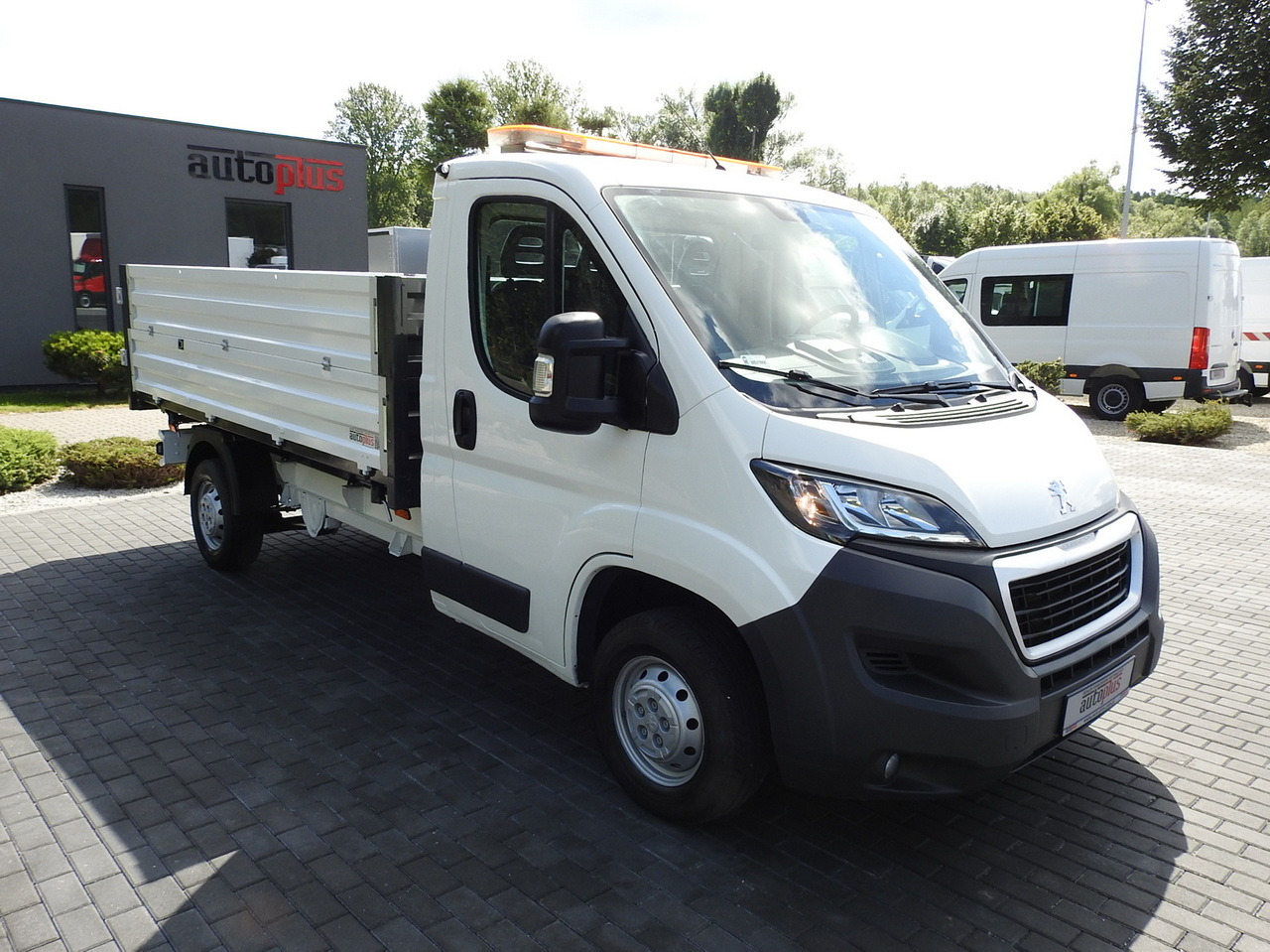 PEUGEOT BOXER THREE-WAY TIPPER AIR CONDITIONING 130HP - Volquete camión: foto 4 PEUGEOT BOXER THREE-WAY TIPPER AIR CONDITIONING 130HP - Volquete camión: foto 4