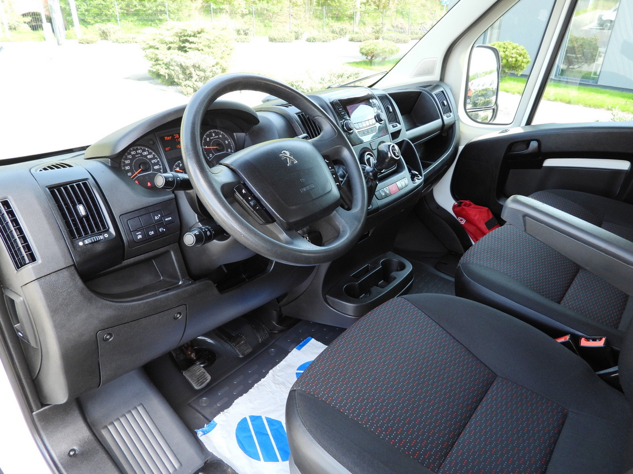 PEUGEOT BOXER TIPPER DOUBLE CABIN DOKA 7 SEATS CRUISE CONTROL AIR CONDITIONING 140HP - Volquete furgoneta: foto 2 PEUGEOT BOXER TIPPER DOUBLE CABIN DOKA 7 SEATS CRUISE CONTROL AIR CONDITIONING 140HP - Volquete furgoneta: foto 2