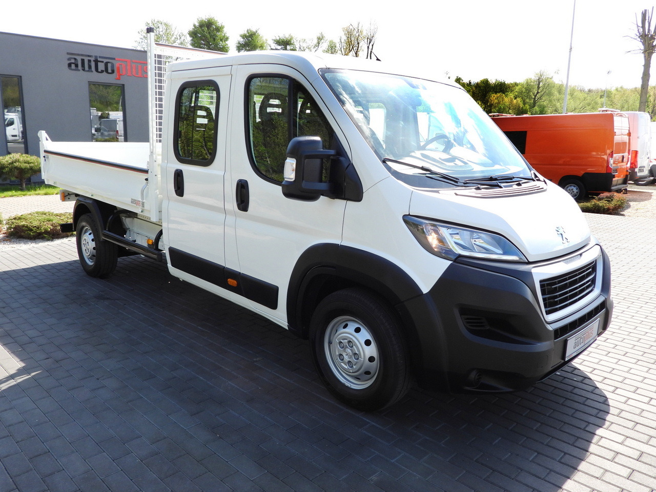 PEUGEOT BOXER TIPPER DOUBLE CABIN DOKA 7 SEATS CRUISE CONTROL AIR CONDITIONING 140HP - Volquete furgoneta: foto 4 PEUGEOT BOXER TIPPER DOUBLE CABIN DOKA 7 SEATS CRUISE CONTROL AIR CONDITIONING 140HP - Volquete furgoneta: foto 4