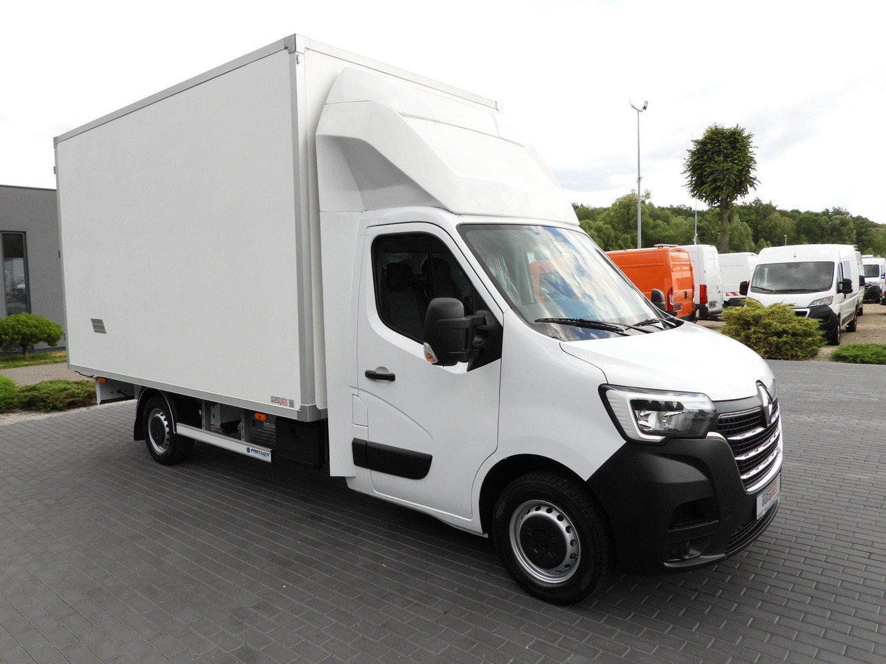RENAULT MASTER BOX 8 PALLETS CRUISE CONTROL LED LIGHTS AIR CONDITIONING 165HP - Furgoneta: foto 4 RENAULT MASTER BOX 8 PALLETS CRUISE CONTROL LED LIGHTS AIR CONDITIONING 165HP - Furgoneta: foto 4