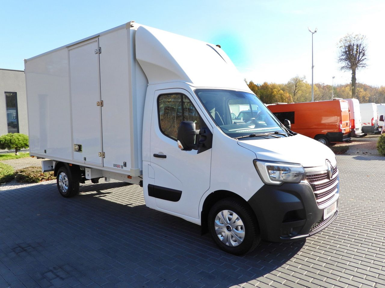 RENAULT MASTER BOX 8 PALLETS CRUISE CONTROL NAVIGATION LED LIGHTS AIR CONDITIONING 145HP - Furgoneta: foto 4 RENAULT MASTER BOX 8 PALLETS CRUISE CONTROL NAVIGATION LED LIGHTS AIR CONDITIONING 145HP - Furgoneta: foto 4
