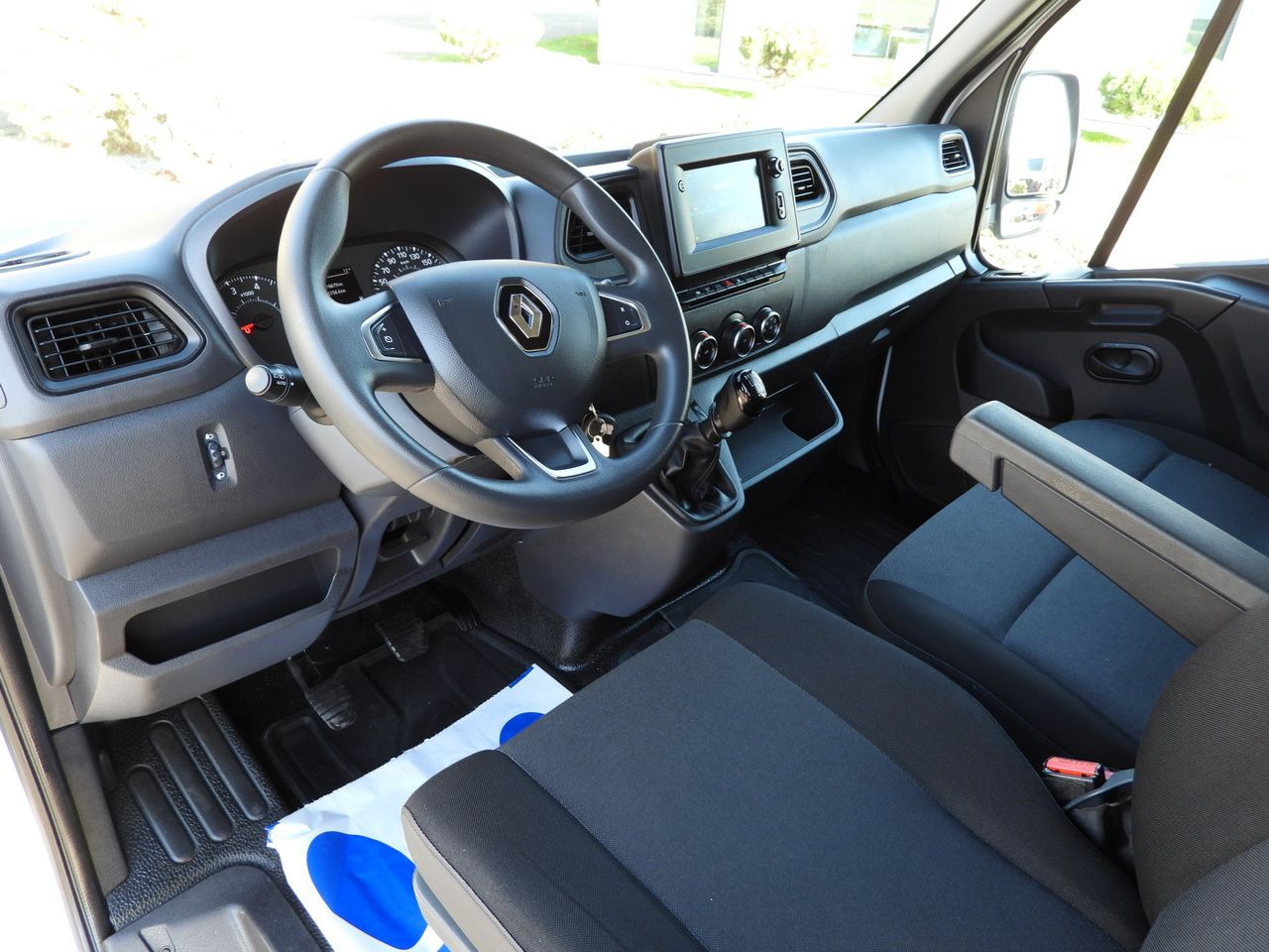 RENAULT MASTER BOX 8 PALLETS CRUISE CONTROL NAVIGATION LED LIGHTS AIR CONDITIONING 145HP - Furgoneta: foto 2 RENAULT MASTER BOX 8 PALLETS CRUISE CONTROL NAVIGATION LED LIGHTS AIR CONDITIONING 145HP - Furgoneta: foto 2