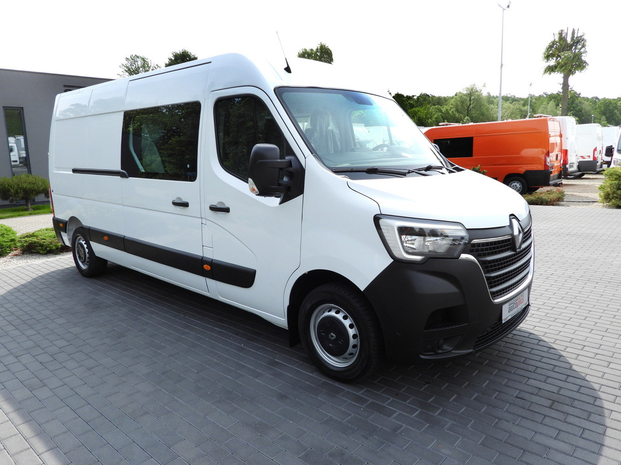 RENAULT MASTER BOX DELIVERY VAN 7 SEATS CRUISE CONTROL NAVIGATION LED LIGHTS AIR CONDITIONING 140HP - Furgón: foto 4 RENAULT MASTER BOX DELIVERY VAN 7 SEATS CRUISE CONTROL NAVIGATION LED LIGHTS AIR CONDITIONING 140HP - Furgón: foto 4