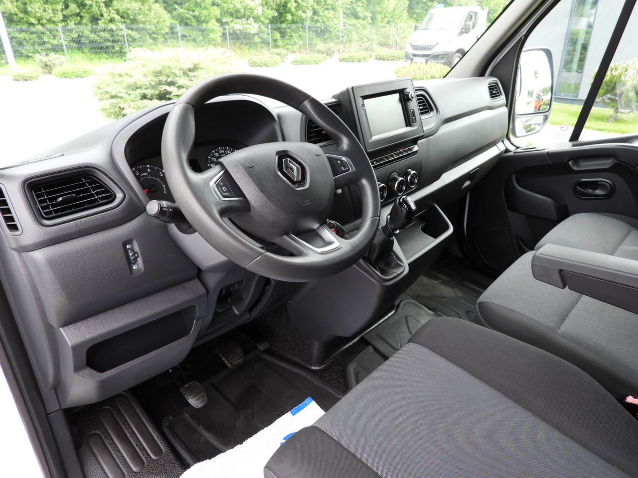 RENAULT MASTER BOX DELIVERY VAN 7 SEATS CRUISE CONTROL NAVIGATION LED LIGHTS AIR CONDITIONING 140HP - Furgón: foto 2 RENAULT MASTER BOX DELIVERY VAN 7 SEATS CRUISE CONTROL NAVIGATION LED LIGHTS AIR CONDITIONING 140HP - Furgón: foto 2