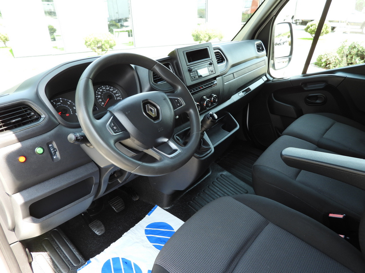 RENAULT MASTER BOX LIFT 8 PALLETS CRUISE CONTROL LED LIGHTS AIR CONDITIONING 165HP - Furgoneta: foto 2 RENAULT MASTER BOX LIFT 8 PALLETS CRUISE CONTROL LED LIGHTS AIR CONDITIONING 165HP - Furgoneta: foto 2
