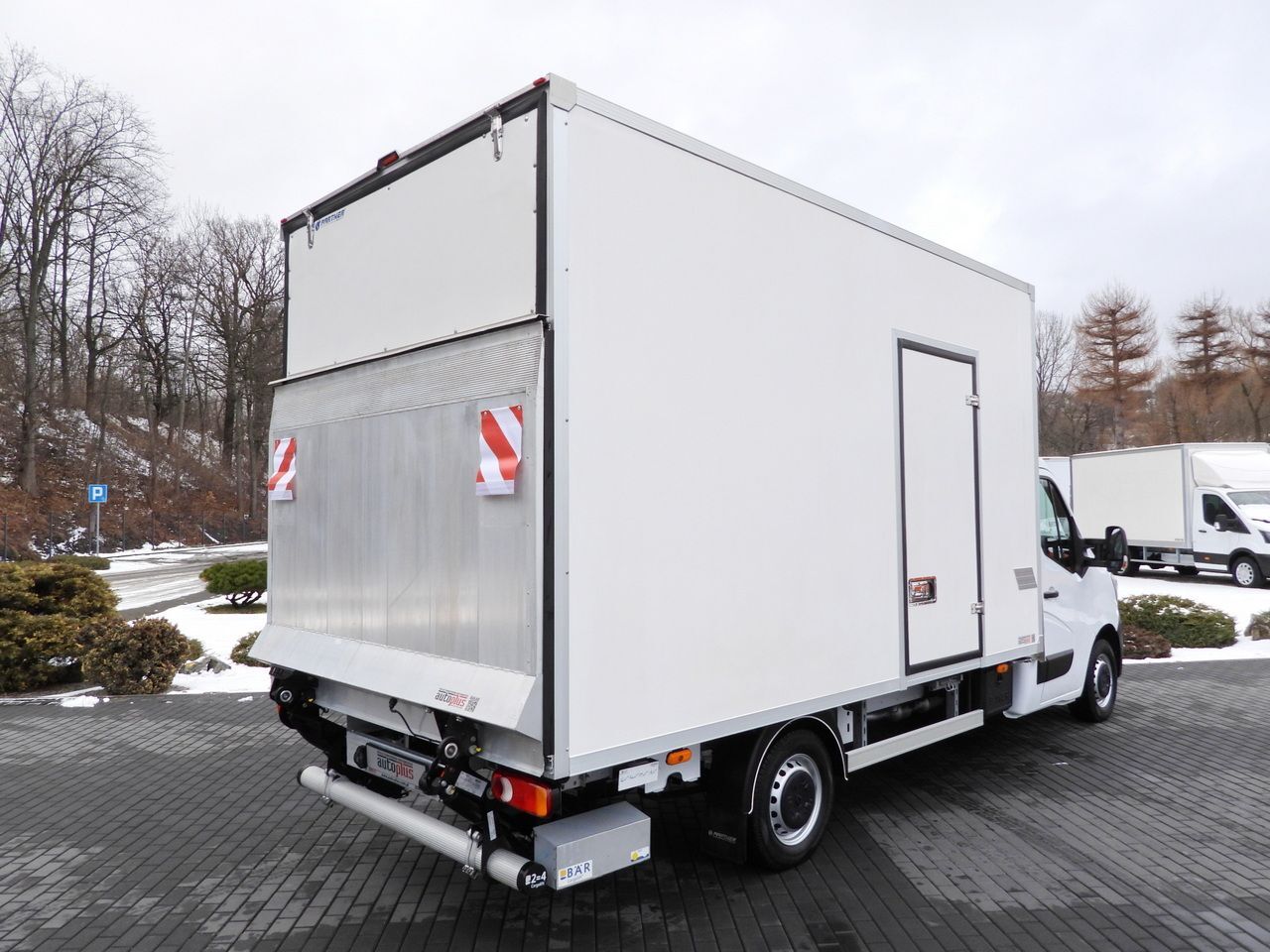 RENAULT MASTER BOX LIFT 8 PALLETS CRUISE CONTROL NAVIGATION LED LIGHTS AIR CONDITIONING 165HP - Furgoneta: foto 3 RENAULT MASTER BOX LIFT 8 PALLETS CRUISE CONTROL NAVIGATION LED LIGHTS AIR CONDITIONING 165HP - Furgoneta: foto 3
