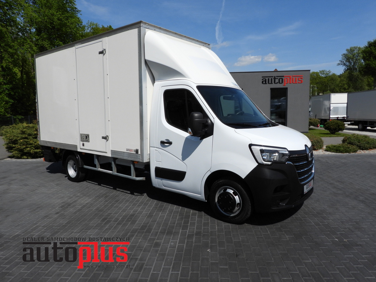 RENAULT MASTER BOX LIFT 8 PALLETS CRUISE CONTROL NAVIGATION LED LIGHTS TWIN WHEELS AIR CONDITIONING 145HP - Furgoneta: foto 1 RENAULT MASTER BOX LIFT 8 PALLETS CRUISE CONTROL NAVIGATION LED LIGHTS TWIN WHEELS AIR CONDITIONING 145HP - Furgoneta: foto 1