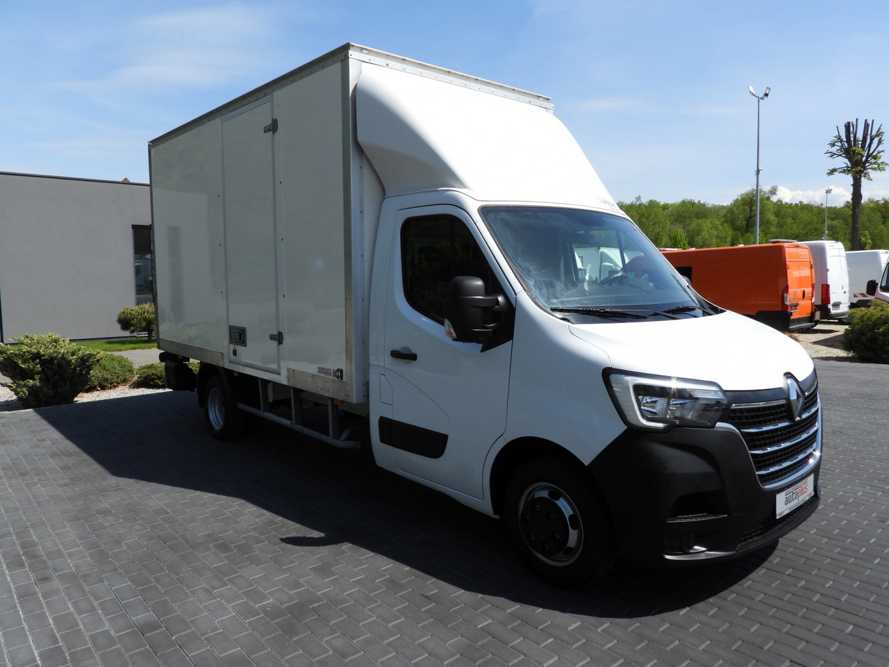 RENAULT MASTER BOX LIFT 8 PALLETS CRUISE CONTROL NAVIGATION LED LIGHTS TWIN WHEELS AIR CONDITIONING 145HP - Furgoneta: foto 4 RENAULT MASTER BOX LIFT 8 PALLETS CRUISE CONTROL NAVIGATION LED LIGHTS TWIN WHEELS AIR CONDITIONING 145HP - Furgoneta: foto 4
