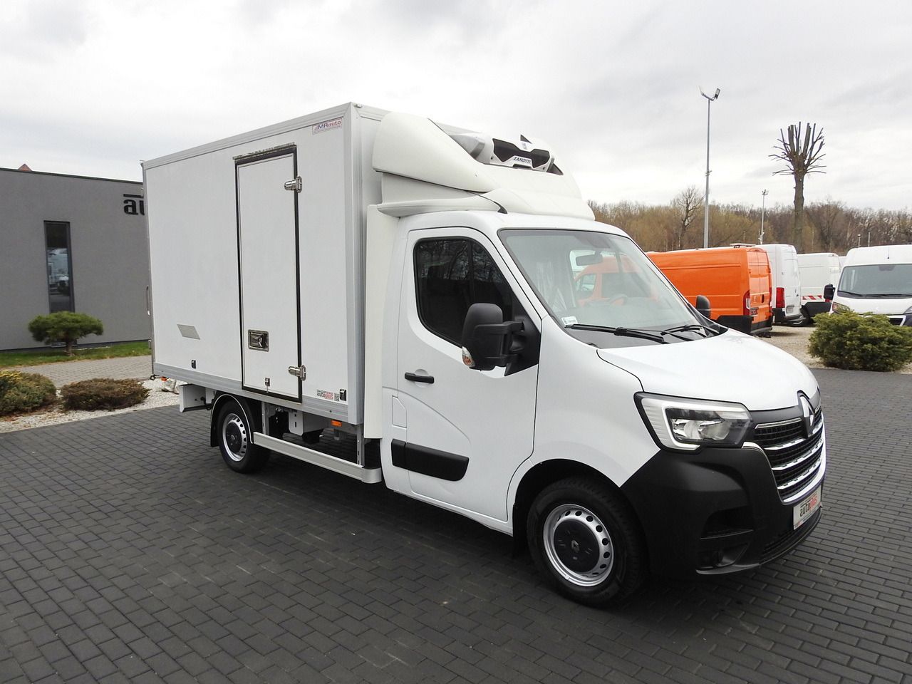 RENAULT MASTER REGRIGERATOR BOX 0*C LED LIGHTS AIR CONDITIONING 145HP - Frigorífico furgoneta: foto 4 RENAULT MASTER REGRIGERATOR BOX 0*C LED LIGHTS AIR CONDITIONING 145HP - Frigorífico furgoneta: foto 4