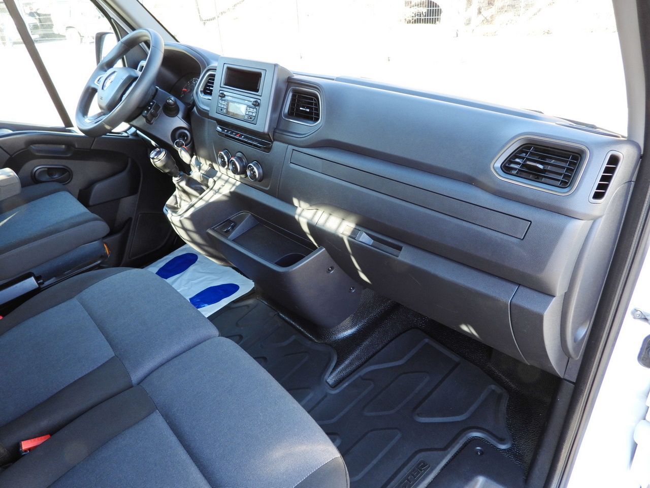 Caja abierta furgoneta RENAULT MASTER STAKE BODY CRUISE CONTROL LED LIGHTS AIR CONDITIONING 165HP: foto 40 Caja abierta furgoneta RENAULT MASTER STAKE BODY CRUISE CONTROL LED LIGHTS AIR CONDITIONING 165HP: foto 40